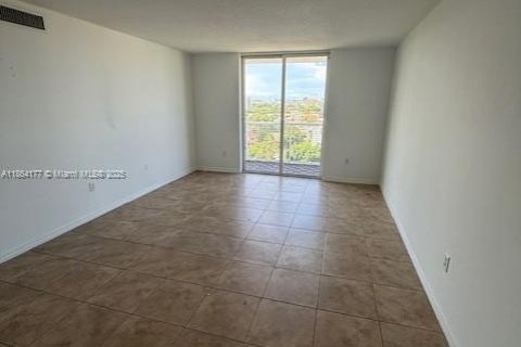 Condo in Miami, Florida, 2 bedrooms  № 1891297 - photo 3