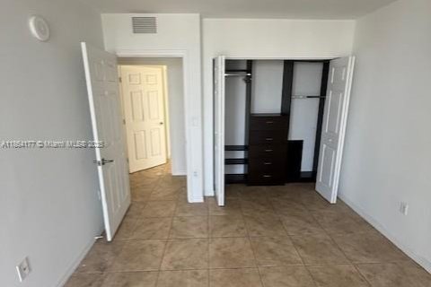 Condo in Miami, Florida, 2 bedrooms  № 1891297 - photo 13