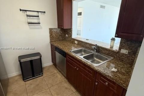 Condo in Miami, Florida, 2 bedrooms  № 1891297 - photo 6