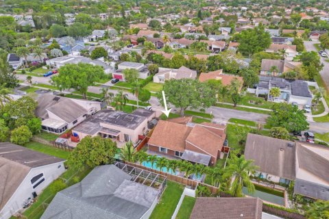 Casa en alquiler en Lauderhill, Florida, 3 dormitorios, 198.35 m2 № 1093984 - foto 1