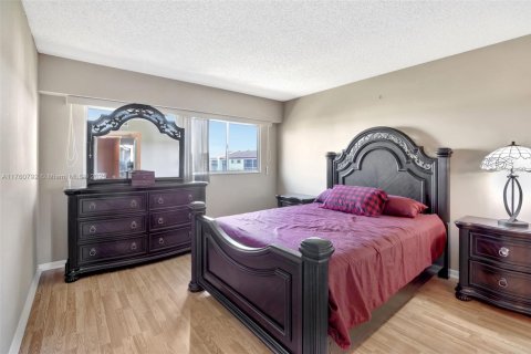 Condominio en venta en Pembroke Pines, Florida, 1 dormitorio, 89.19 m2 № 1811320 - foto 24