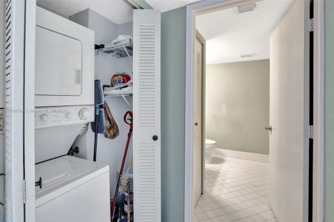 Condominio en venta en Pembroke Pines, Florida, 1 dormitorio, 89.19 m2 № 1811320 - foto 18