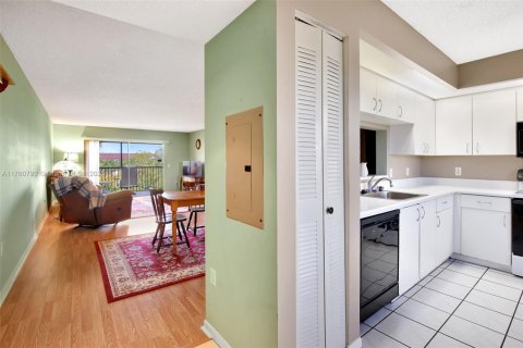 Condominio en venta en Pembroke Pines, Florida, 1 dormitorio, 89.19 m2 № 1811320 - foto 4