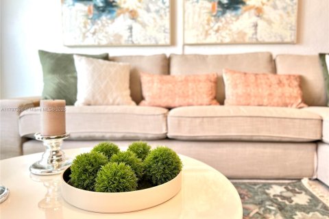 Apartamento en alquiler en Sunny Isles Beach, Florida, 1 dormitorio, 93.37 m2 № 1874433 - foto 3