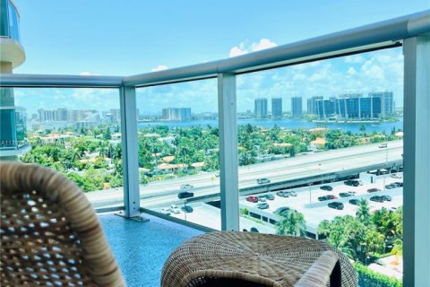 Apartamento en alquiler en Sunny Isles Beach, Florida, 1 dormitorio, 93.37 m2 № 1874433 - foto 1