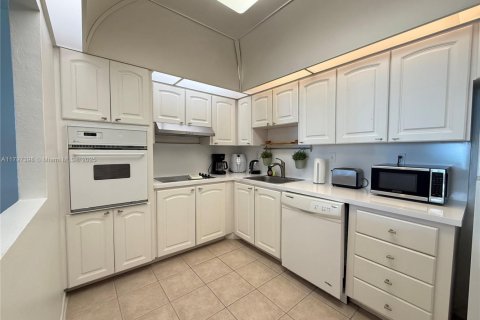 Apartamento en alquiler en Sunny Isles Beach, Florida, 1 dormitorio, 93.37 m2 № 1874433 - foto 10