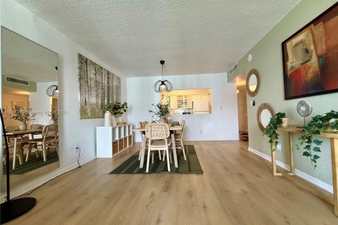 Apartamento en alquiler en Sunny Isles Beach, Florida, 1 dormitorio, 93.37 m2 № 1874433 - foto 20