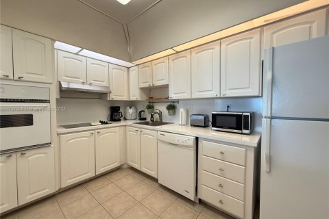 Apartamento en alquiler en Sunny Isles Beach, Florida, 1 dormitorio, 93.37 m2 № 1874433 - foto 9