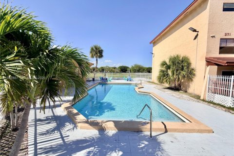 Кондоминиум с 2 спальнями в Майами, Флорида № 2051142