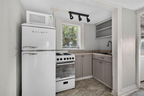 Immobilier commercial à vendre à Saint Petersburg, Floride: 2 chambres, 73.21 m2 № 2201547 - photo 10