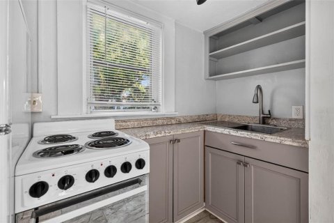 Immobilier commercial à vendre à Saint Petersburg, Floride: 2 chambres, 73.21 m2 № 2201547 - photo 11