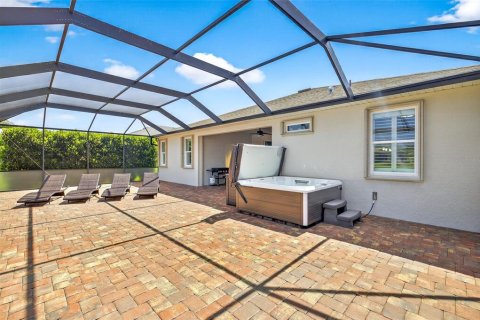 House in Cape Coral, Florida 3 bedrooms, 219.34 sq.m. № 1854611 - photo 29