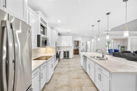 House in Cape Coral, Florida 3 bedrooms, 219.34 sq.m. № 1854611 - photo 13