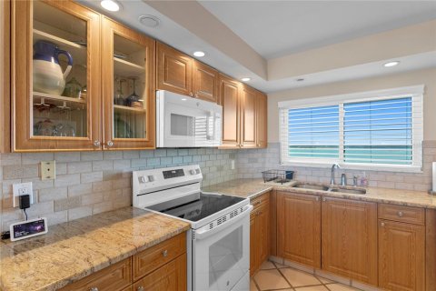 Condo in Clearwater, Florida, 2 bedrooms  № 2139307 - photo 16