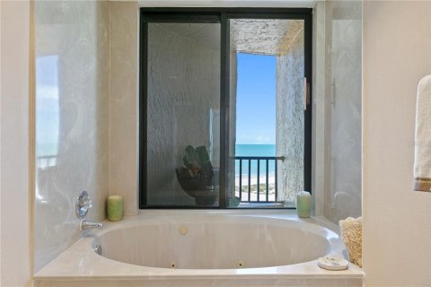 Condo in Clearwater, Florida, 2 bedrooms  № 2139307 - photo 23