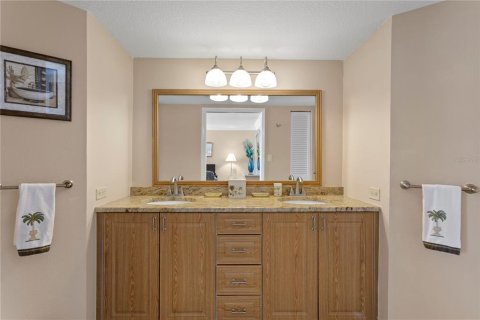 Condo in Clearwater, Florida, 2 bedrooms  № 2139307 - photo 22