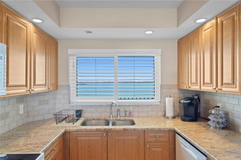 Condo in Clearwater, Florida, 2 bedrooms  № 2139307 - photo 17