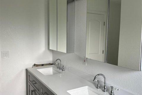 Купить виллу или дом в Энглвуд, Флорида 11 комнат, 206.71м2, № 2225826 - фото 18