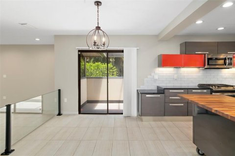Condo in Sarasota, Florida, 3 bedrooms  № 2200379 - photo 19