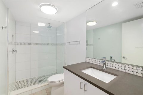 Condo in Sarasota, Florida, 3 bedrooms  № 2200379 - photo 14