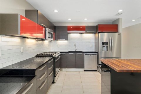 Condo in Sarasota, Florida, 3 bedrooms  № 2200379 - photo 18