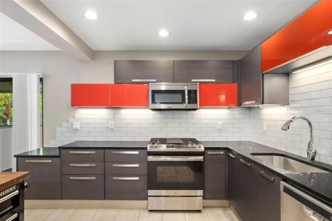 Condo in Sarasota, Florida, 3 bedrooms  № 2200379 - photo 16