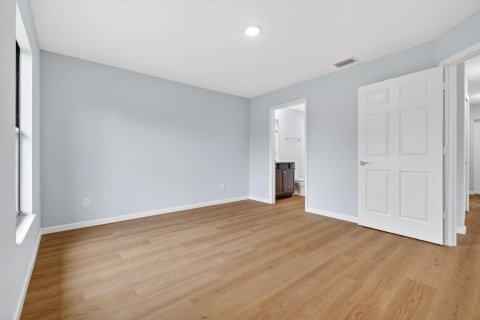 House in Okeechobee, Florida 3 bedrooms, 111.85 sq.m. № 2081961 - photo 11