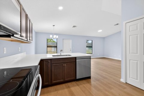 House in Okeechobee, Florida 3 bedrooms, 111.85 sq.m. № 2081961 - photo 21