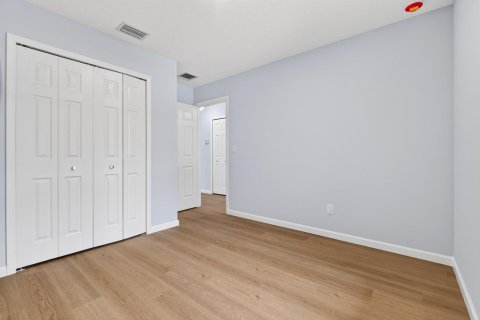 House in Okeechobee, Florida 3 bedrooms, 111.85 sq.m. № 2081961 - photo 6