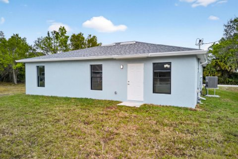 House in Okeechobee, Florida 3 bedrooms, 111.85 sq.m. № 2081961 - photo 23