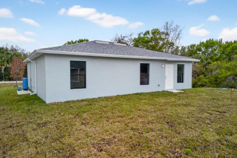House in Okeechobee, Florida 3 bedrooms, 111.85 sq.m. № 2081961 - photo 24