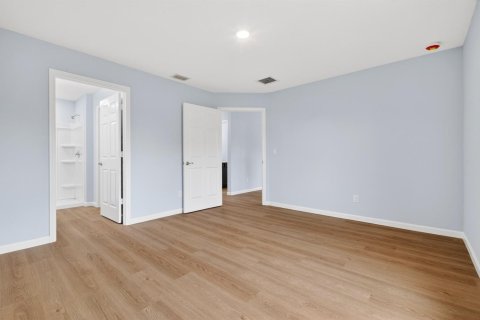 House in Okeechobee, Florida 3 bedrooms, 111.85 sq.m. № 2081961 - photo 12
