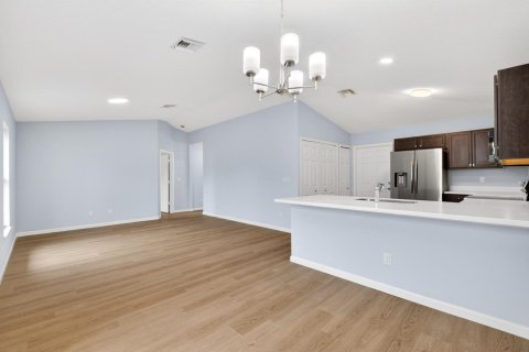 House in Okeechobee, Florida 3 bedrooms, 111.85 sq.m. № 2081961 - photo 17