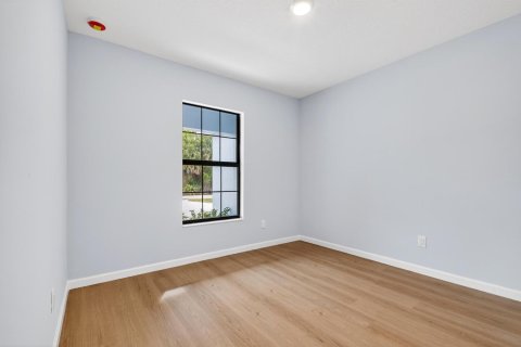 House in Okeechobee, Florida 3 bedrooms, 111.85 sq.m. № 2081961 - photo 4