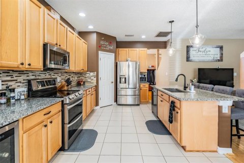 House in Tampa, Florida 4 bedrooms, 219.81 sq.m. № 1640156 - photo 7