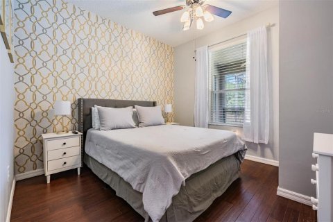 House in Tampa, Florida 4 bedrooms, 219.81 sq.m. № 1640156 - photo 12