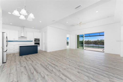 House in Port Charlotte, Florida 3 bedrooms, 152.36 sq.m. № 1563004 - photo 9