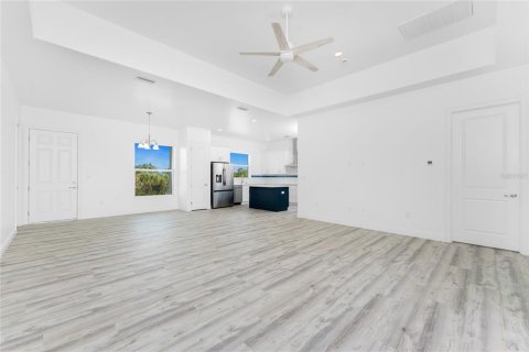 House in Port Charlotte, Florida 3 bedrooms, 152.36 sq.m. № 1563004 - photo 5