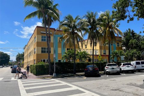 Copropriété à vendre à Miami Beach, Floride: 2 chambres, 66.89 m2 № 1887768 - photo 3