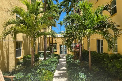 Copropriété à vendre à Miami Beach, Floride: 2 chambres, 66.89 m2 № 1887768 - photo 9