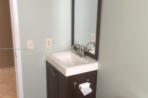 Copropriété à vendre à Miami Beach, Floride: 2 chambres, 66.89 m2 № 1887768 - photo 13