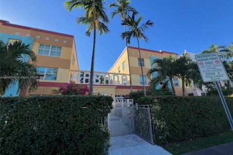 Copropriété à vendre à Miami Beach, Floride: 2 chambres, 66.89 m2 № 1887768 - photo 2