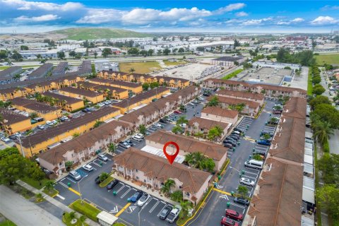 Townhouse in Hialeah Gardens, Florida 3 bedrooms, 128.58 sq.m. № 1997273 - photo 18