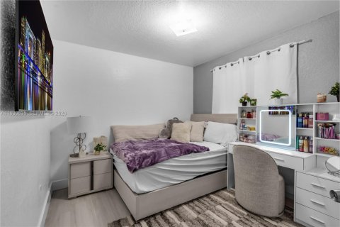 Townhouse in Hialeah Gardens, Florida 3 bedrooms, 128.58 sq.m. № 1997273 - photo 27