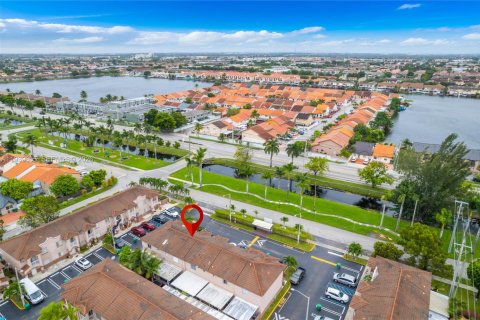 Townhouse in Hialeah Gardens, Florida 3 bedrooms, 128.58 sq.m. № 1997273 - photo 16