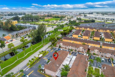 Townhouse in Hialeah Gardens, Florida 3 bedrooms, 128.58 sq.m. № 1997273 - photo 20