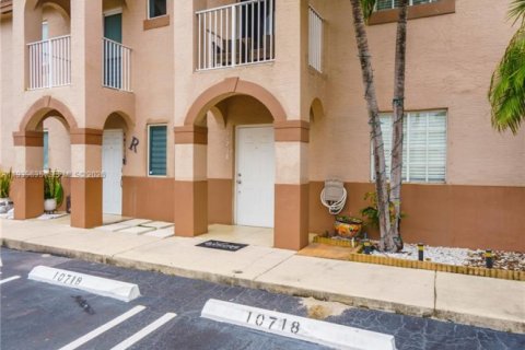 Townhouse in Hialeah Gardens, Florida 3 bedrooms, 128.58 sq.m. № 1997273 - photo 24
