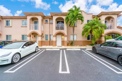 Townhouse in Hialeah Gardens, Florida 3 bedrooms, 128.58 sq.m. № 1997273 - photo 17