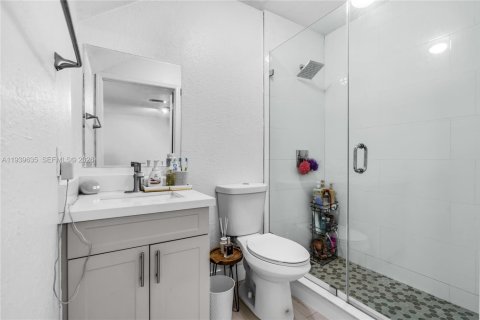 Townhouse in Hialeah Gardens, Florida 3 bedrooms, 128.58 sq.m. № 1997273 - photo 28