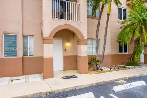 Townhouse in Hialeah Gardens, Florida 3 bedrooms, 128.58 sq.m. № 1997273 - photo 25